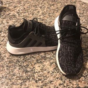Boys Adidas black/grey Shoes. Size 2.5